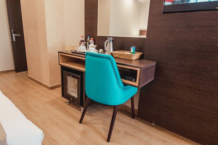 Room 5 of 74