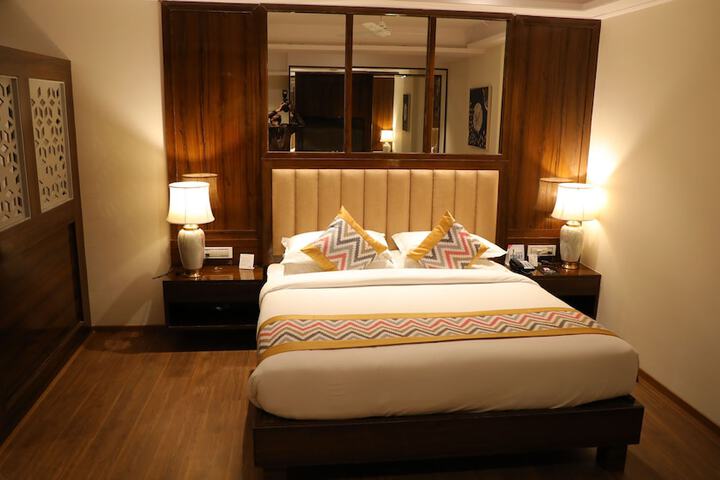 Room 14 of 32