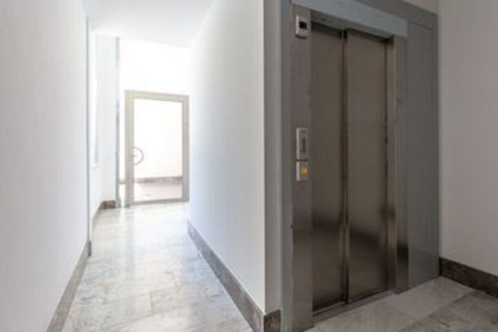 Ballroom/Hall 9 of 16
