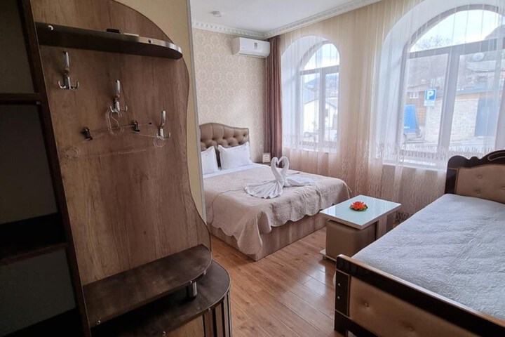 Room 13 of 34