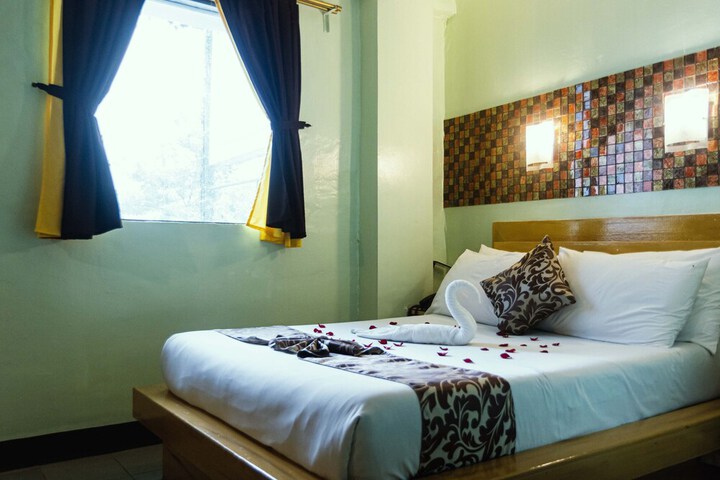 Room 8 of 34