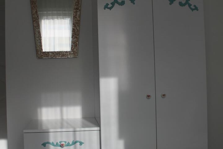 Room 13 of 78
