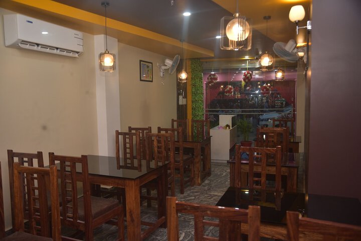 Dining 23 of 31