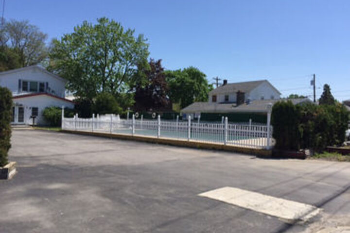 Exterior of Budget Inn Lake George