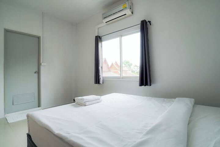 Room 27 of 79