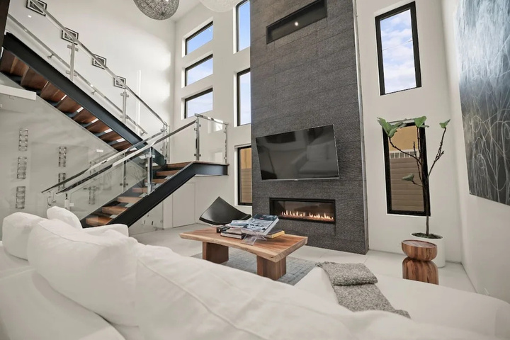 Room 6 of 27