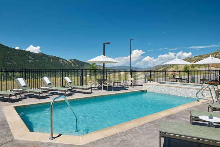 Pool 13 of 37