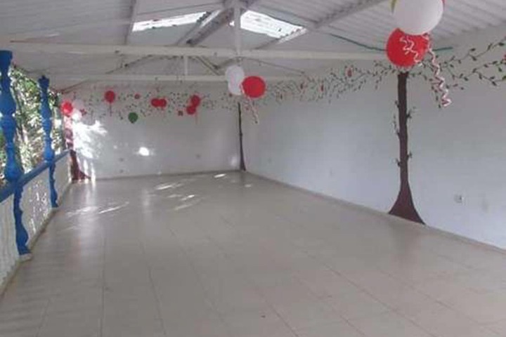 Room 8 of 10