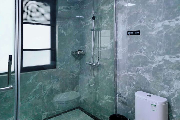 Room 85 of 170