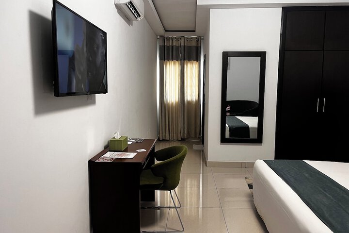 Room 17 of 26