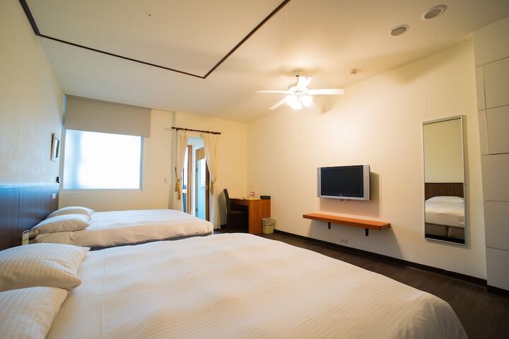 Room 8 of 108