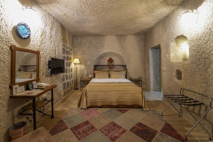 Room 7 of 180