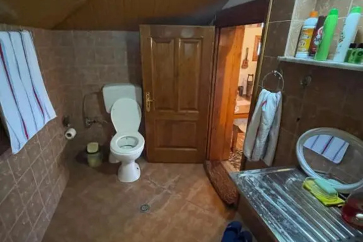 Room 6 of 6