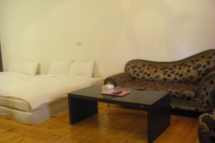 Room 25 of 43
