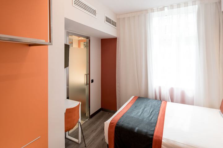 Room 4 of 50