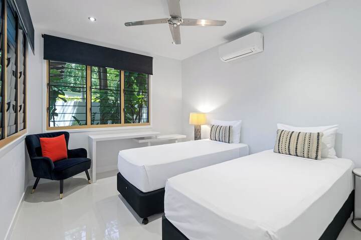 Room 10 of 94
