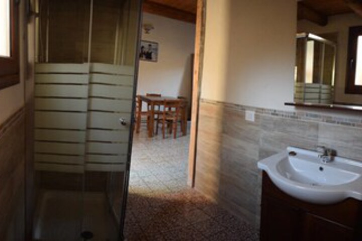 Room 10 of 76