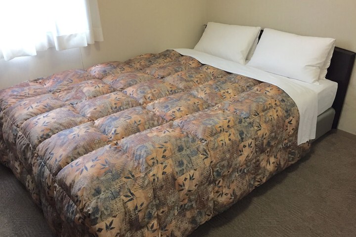 Room 7 of 32