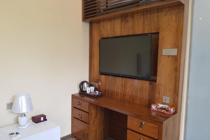 Room 5 of 38