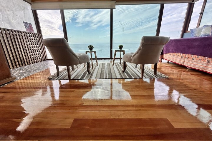 Room 4 of 180
