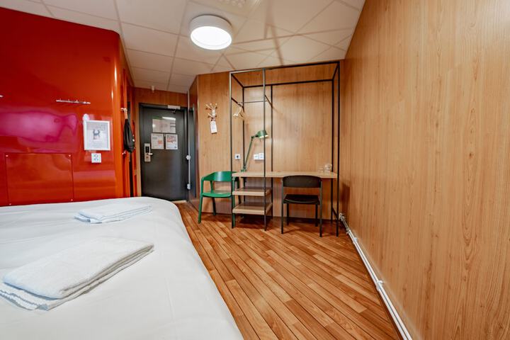 Room 22 of 65
