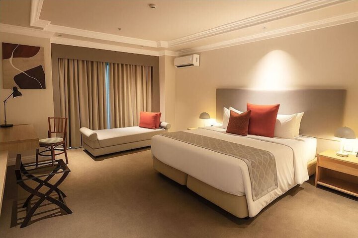 Room 8 of 18