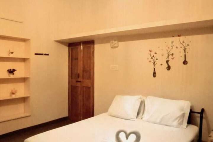 Room 25 of 100