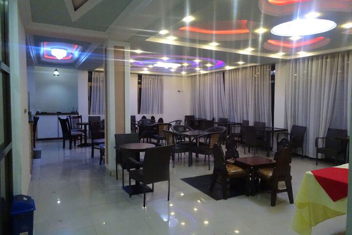 Dining 3 of 18