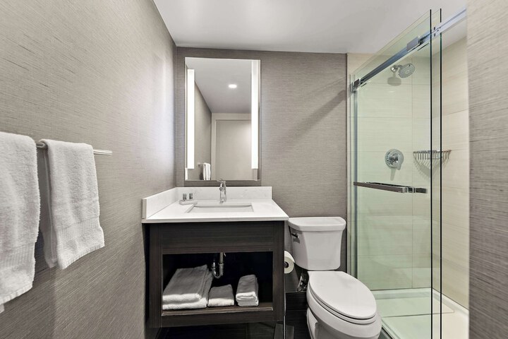 2 Queen Beds Balcony Microwave and Refrigerator Walk in Shower (13 of 24)