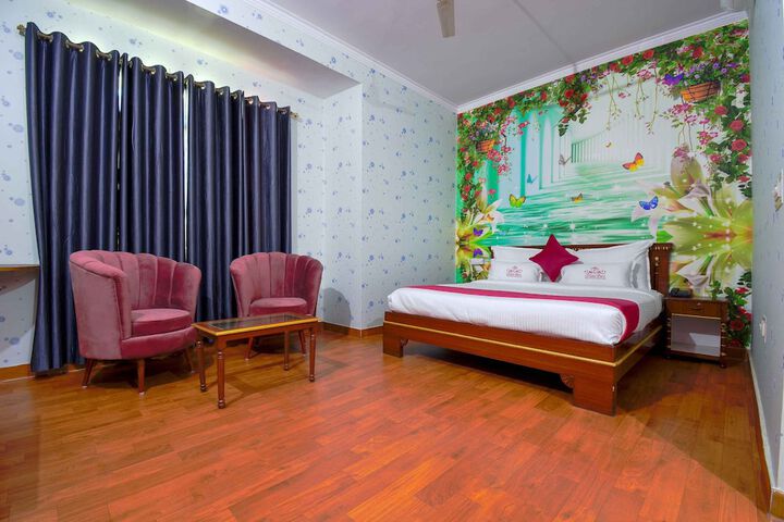 Room 10 of 12