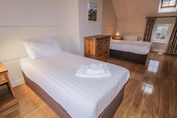 Room 9 of 36
