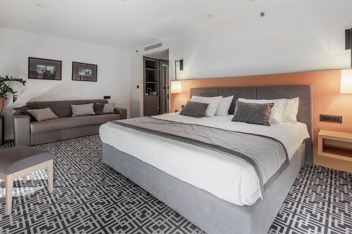 Room 32 of 119