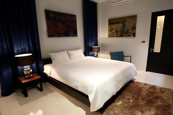 Room 4 of 42