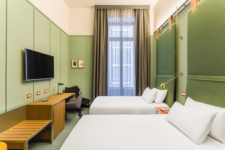 Room 25 of 100
