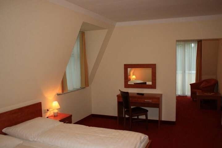 Room 5 of 25