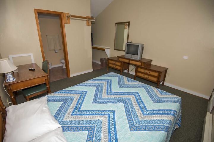 Room 3 of 37