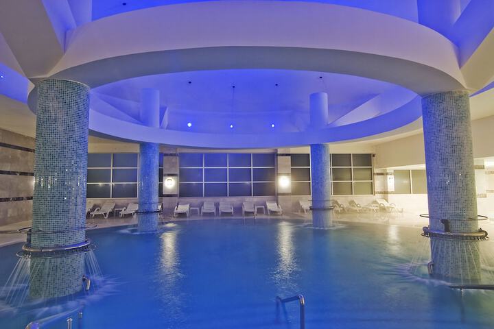 Pool Hotel