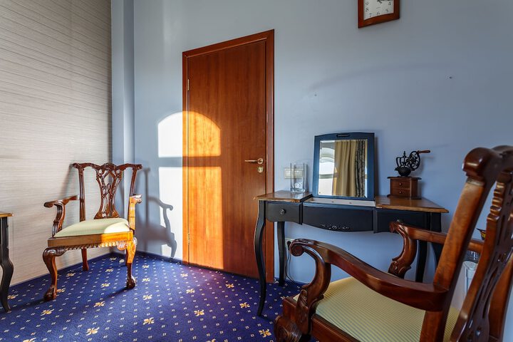 Room 25 of 49