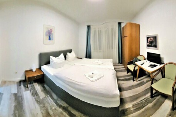Room 5 of 39