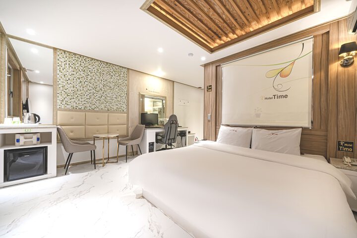Room 21 of 100