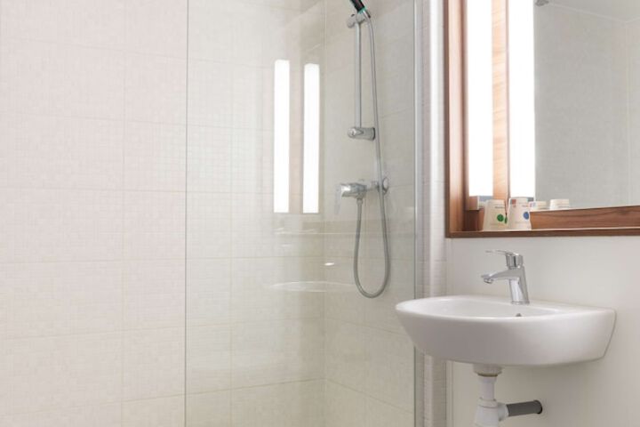 Room 15 of 30