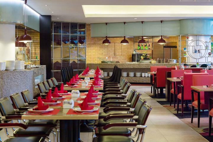 Dining 45 of 51