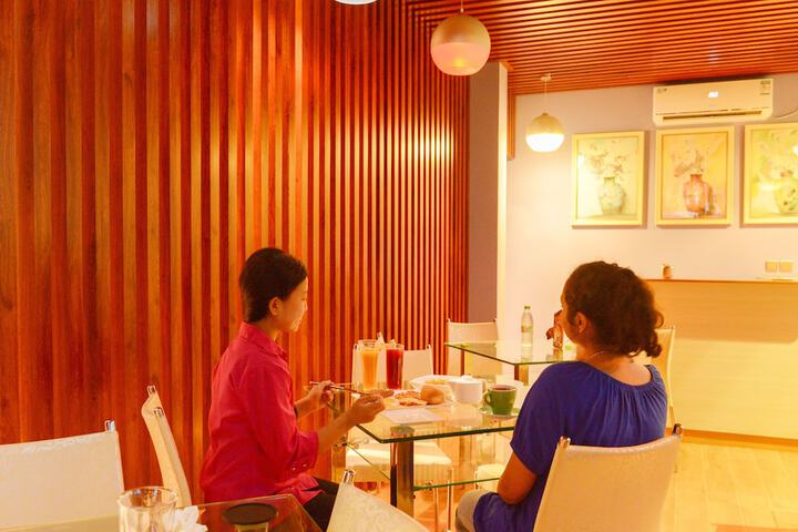 Dining 6 of 38