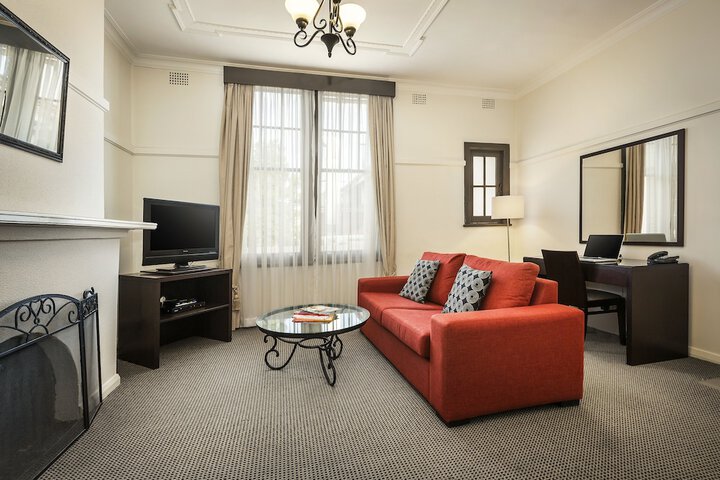 Room 11 of 32