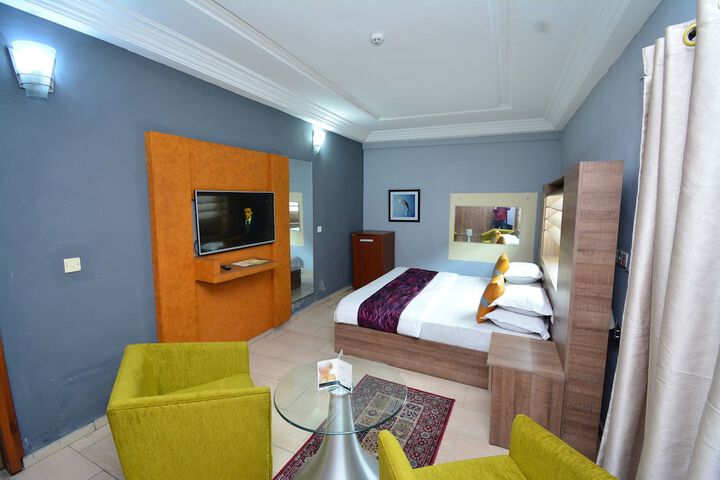 Room 8 of 27