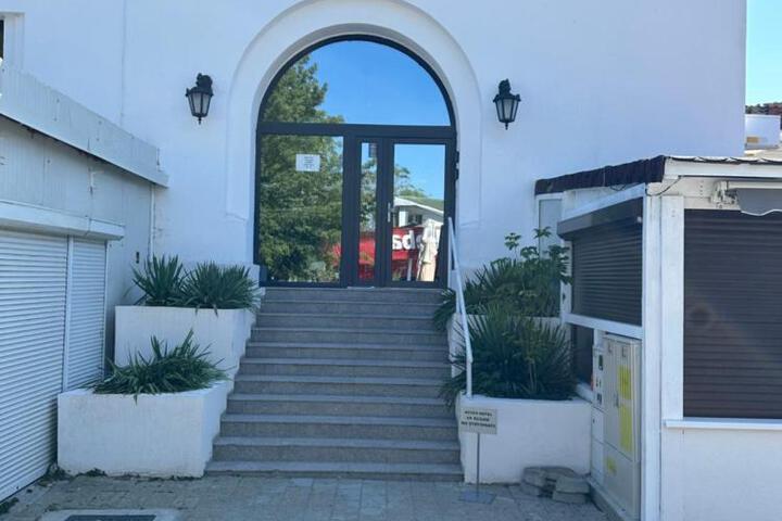 Hotel Entry