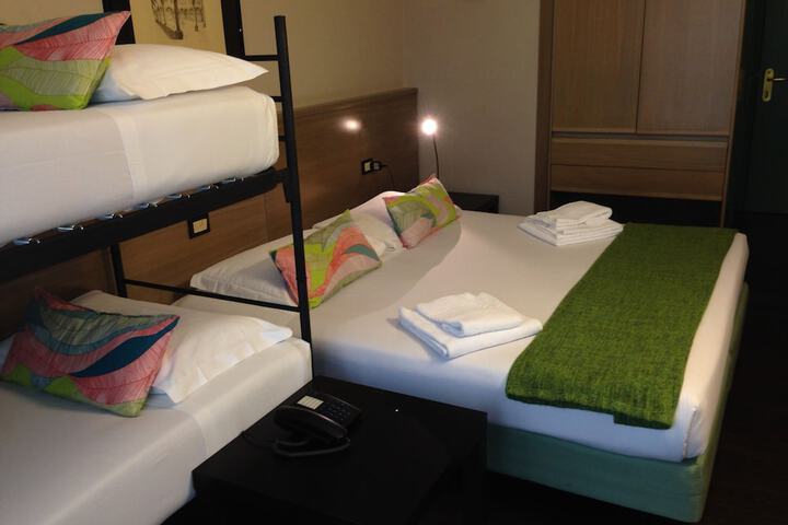 Room 9 of 34