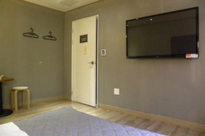 Room 25 of 53
