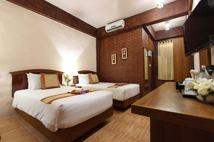 Room 5 of 98
