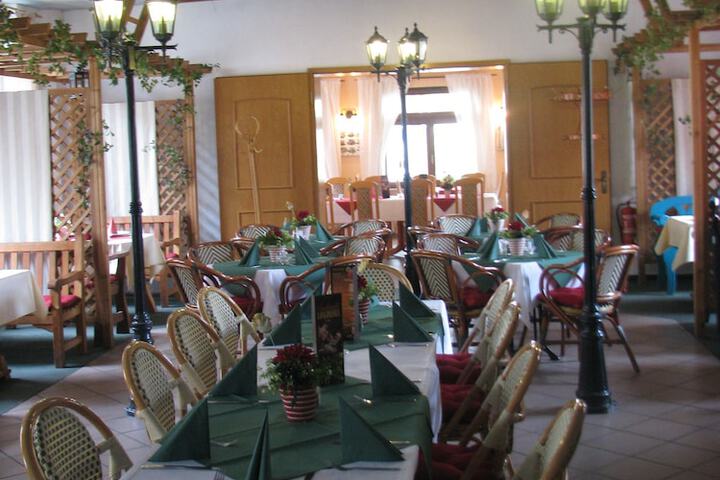 Ballroom/Hall 29 of 32
